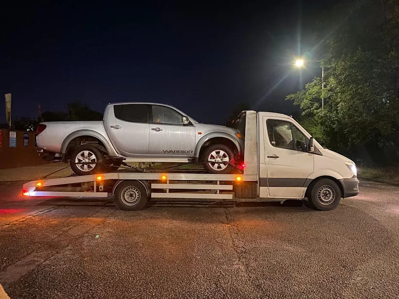 Mitsubishi L200 night recovery Milton Keynes — Awan Recovery MK